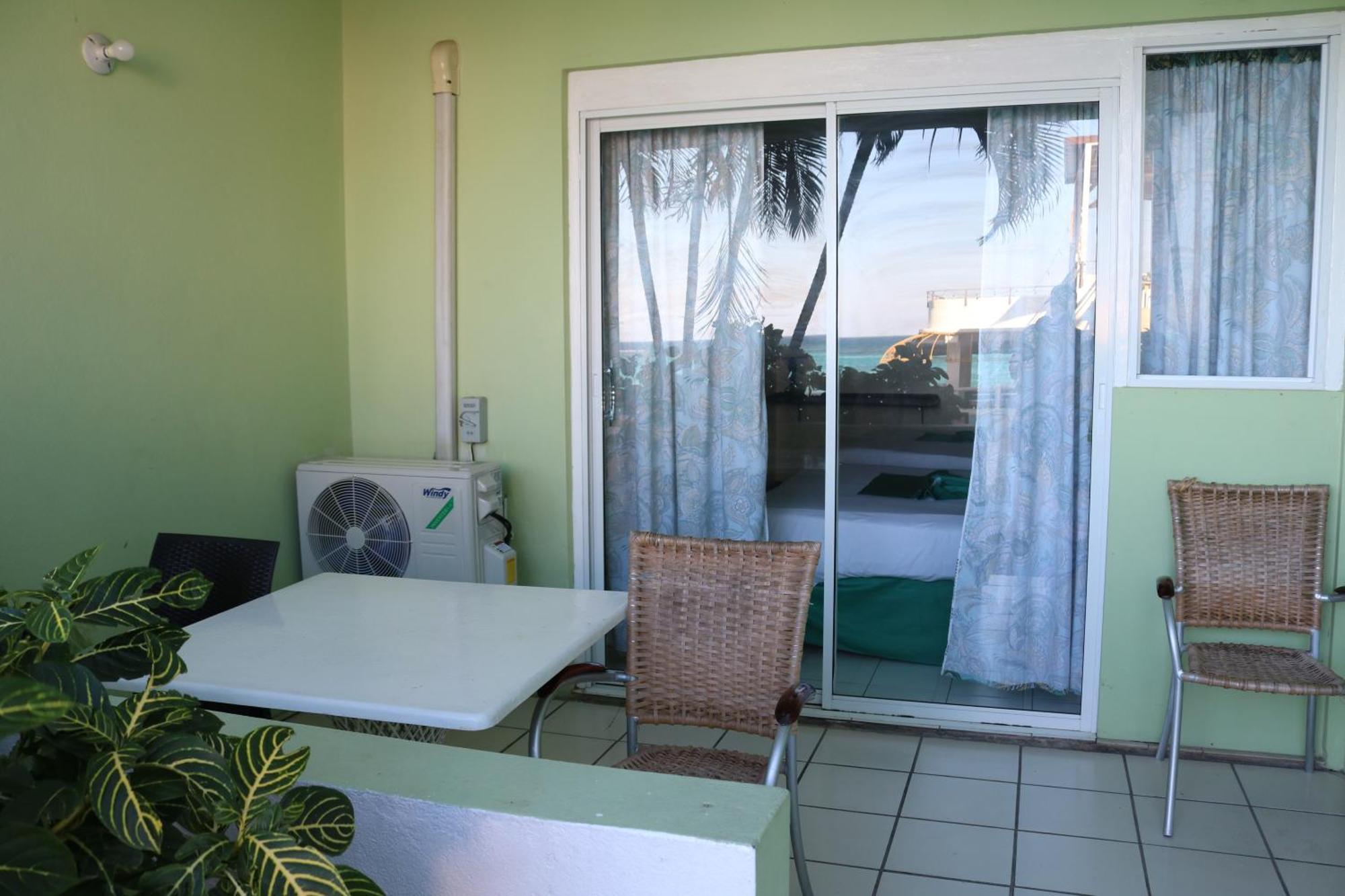 Ocean Palms Hotel Очо Риос Екстериор снимка