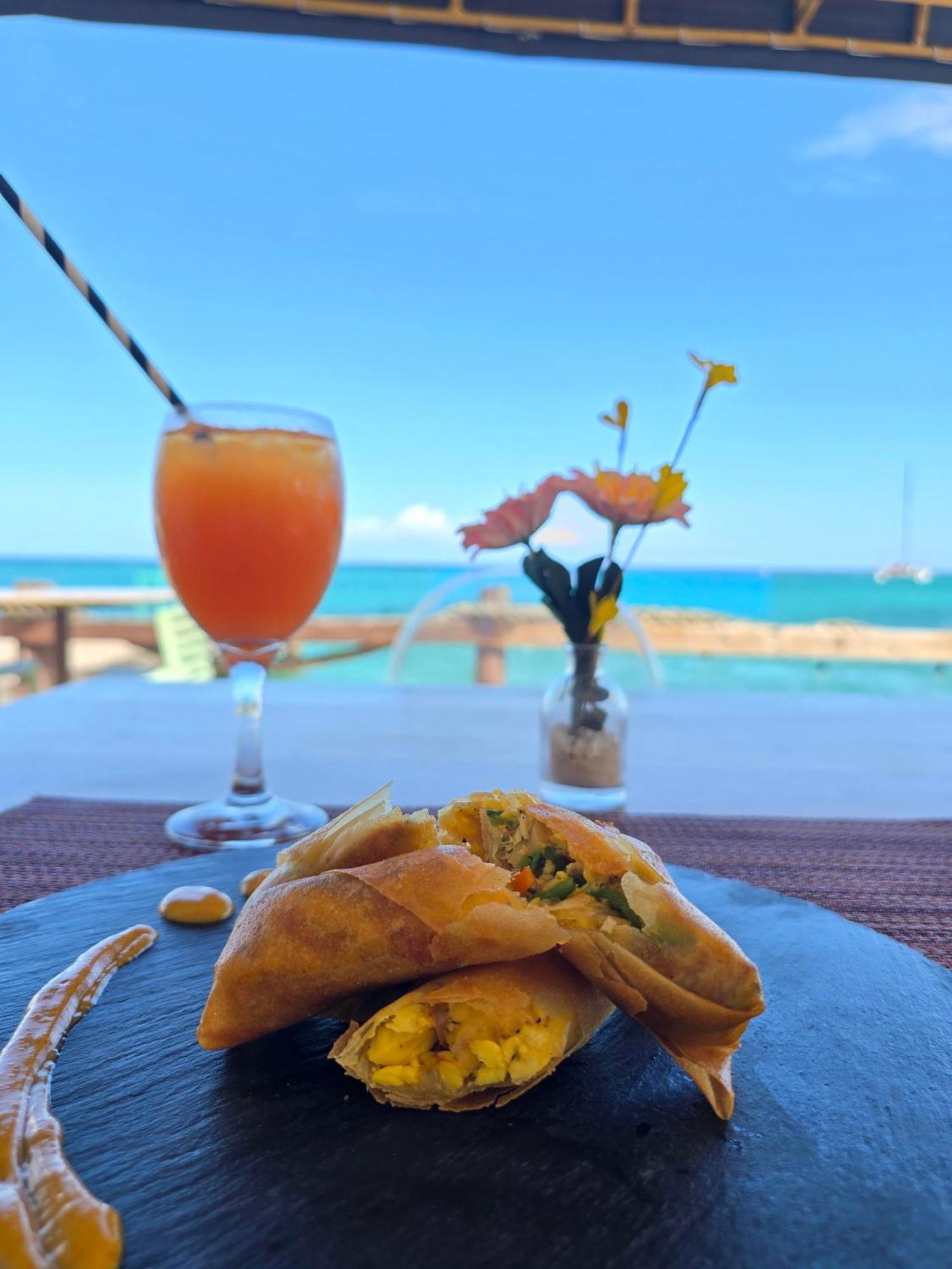 Ocean Palms Hotel Очо Риос Екстериор снимка
