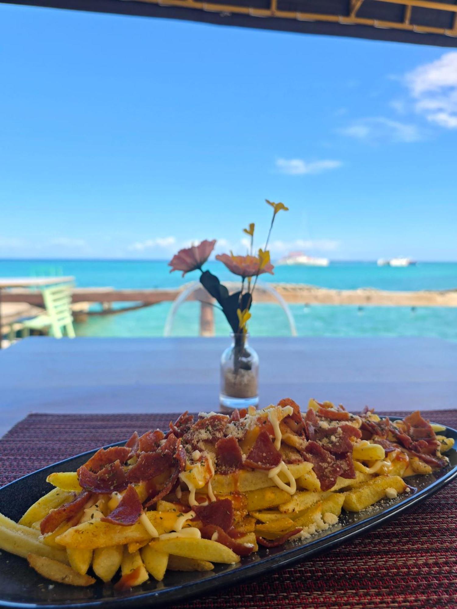 Ocean Palms Hotel Очо Риос Екстериор снимка