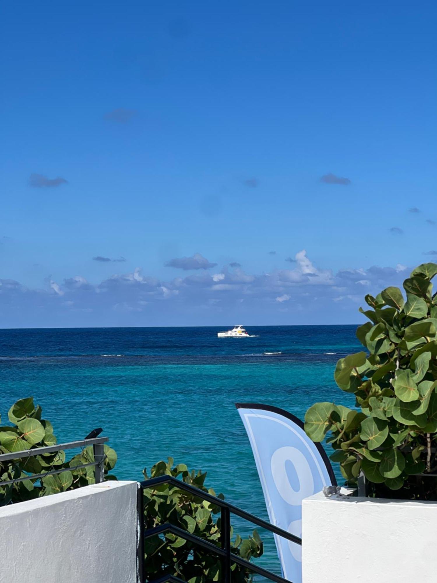 Ocean Palms Hotel Очо Риос Екстериор снимка