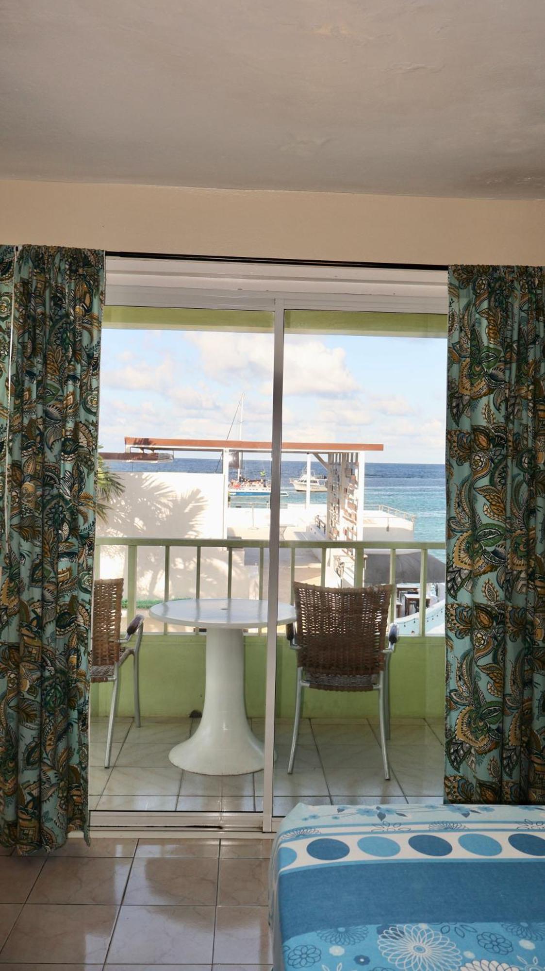 Ocean Palms Hotel Очо Риос Екстериор снимка