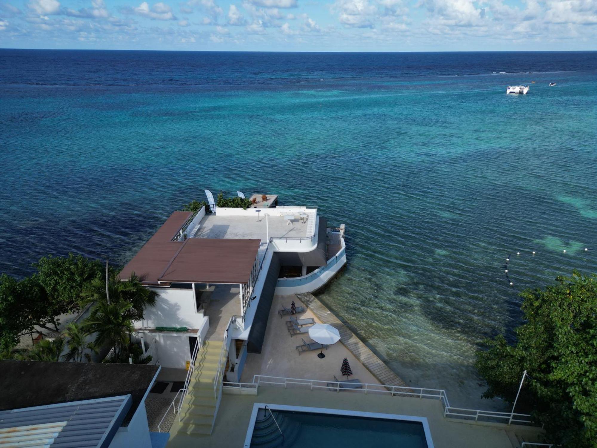 Ocean Palms Hotel Очо Риос Екстериор снимка
